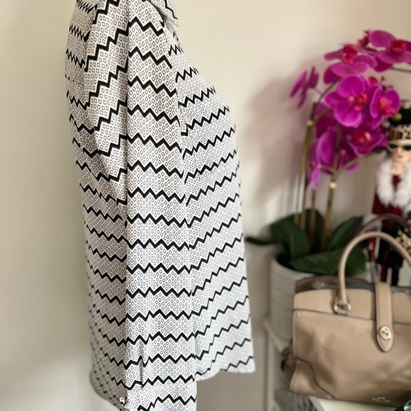 Candies Black/White Print Long Sleeve Button Down Blouse, Size M 100% Polyester - Picture 3 of 10